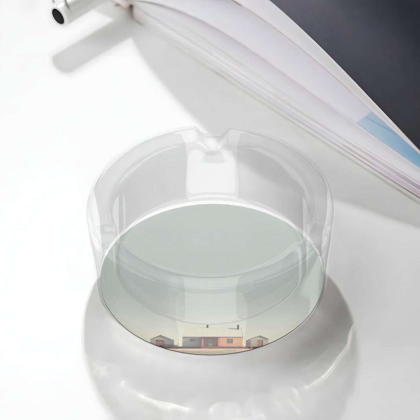 Minimalist Building Illustration Round Glass Ashtray｜Clear Heat-Resistant Glass with 3 Cigarette Grooves｜Home & Office Decorative Ashtray