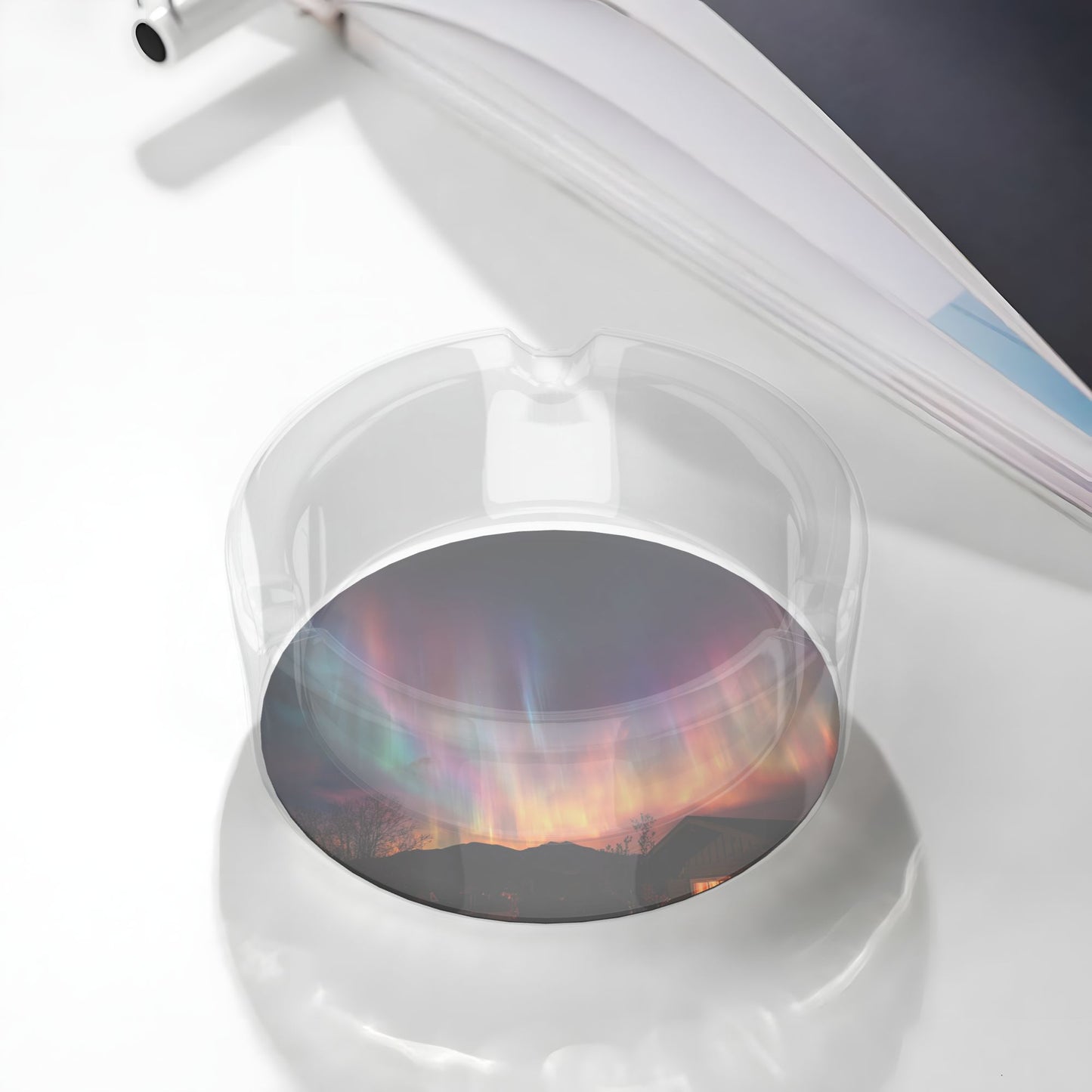 Aurora Night & Cabin Silhouette Glass Ashtray｜Round Clear Glass with 3 Grooves｜Heat-Resistant Decorative Ashtray for Home or Office