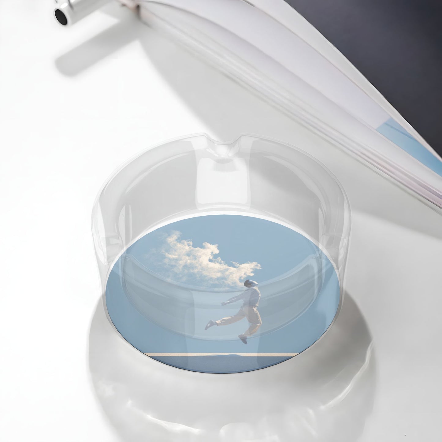Jump and Cloud Motif Glass Ashtray｜Round Heat-Resistant Clear Glass with 3 Grooves｜Stylish Decorative Ashtray for Home or Office